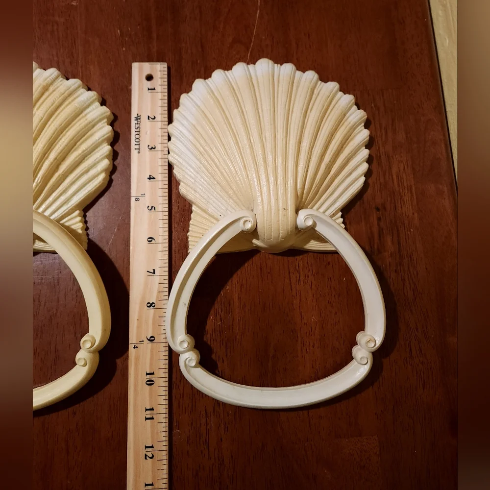 Vintage 1970s Plastic Wall Mounted Homco Sea Shell Towel Rings
